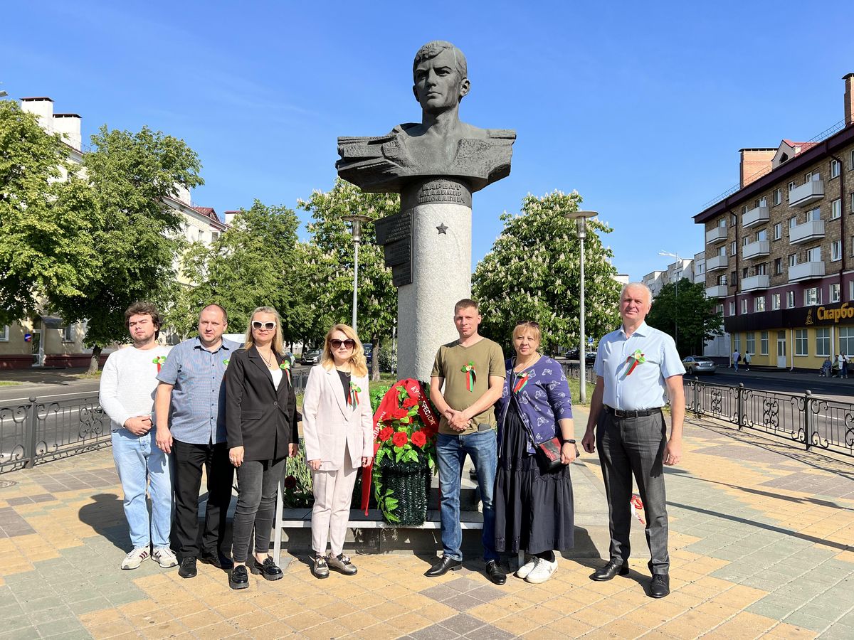 Возложение цветов